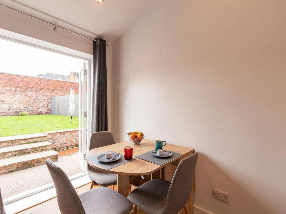Beautifully Renovated 1880s Coach House With Hot Tub, On Edge Of Peak District *