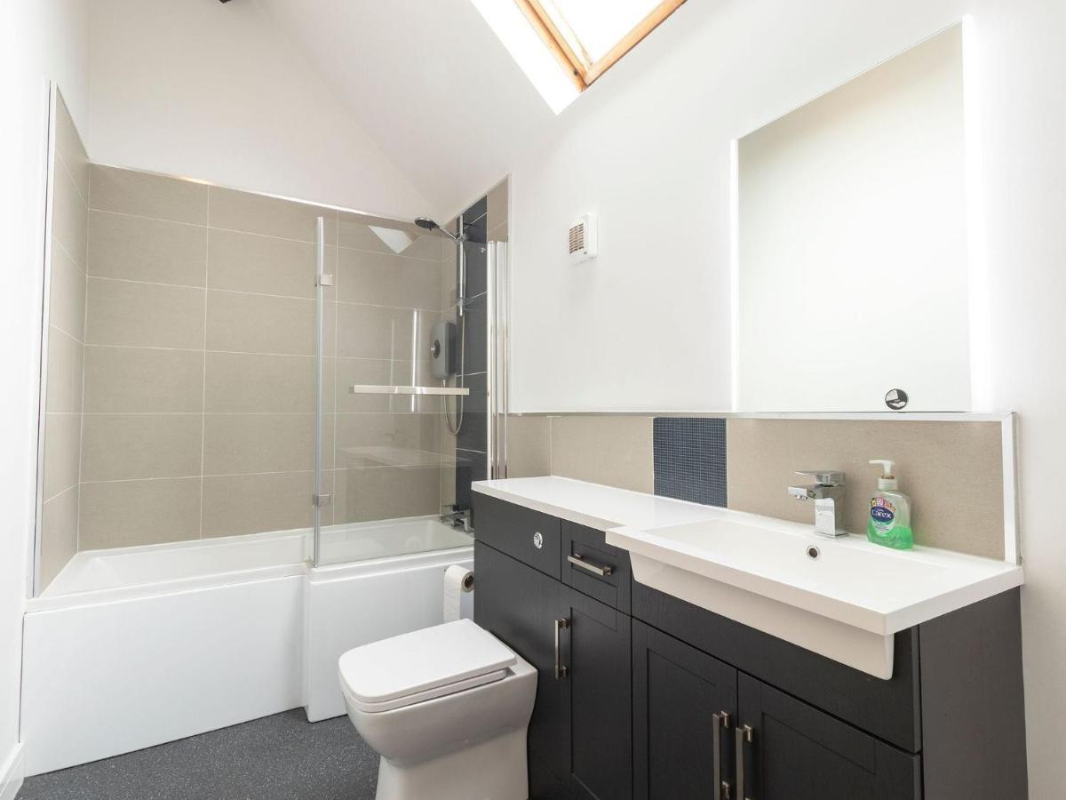 Beautifully Renovated 1880s Coach House With Hot Tub, On Edge Of Peak District *