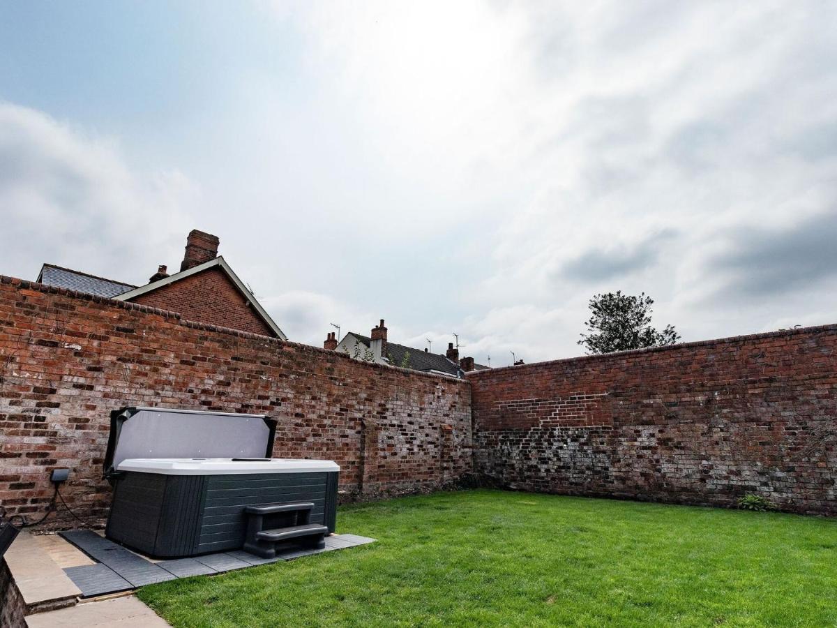 Beautifully Renovated 1880s Coach House With Hot Tub, On Edge Of Peak District Chesterfield