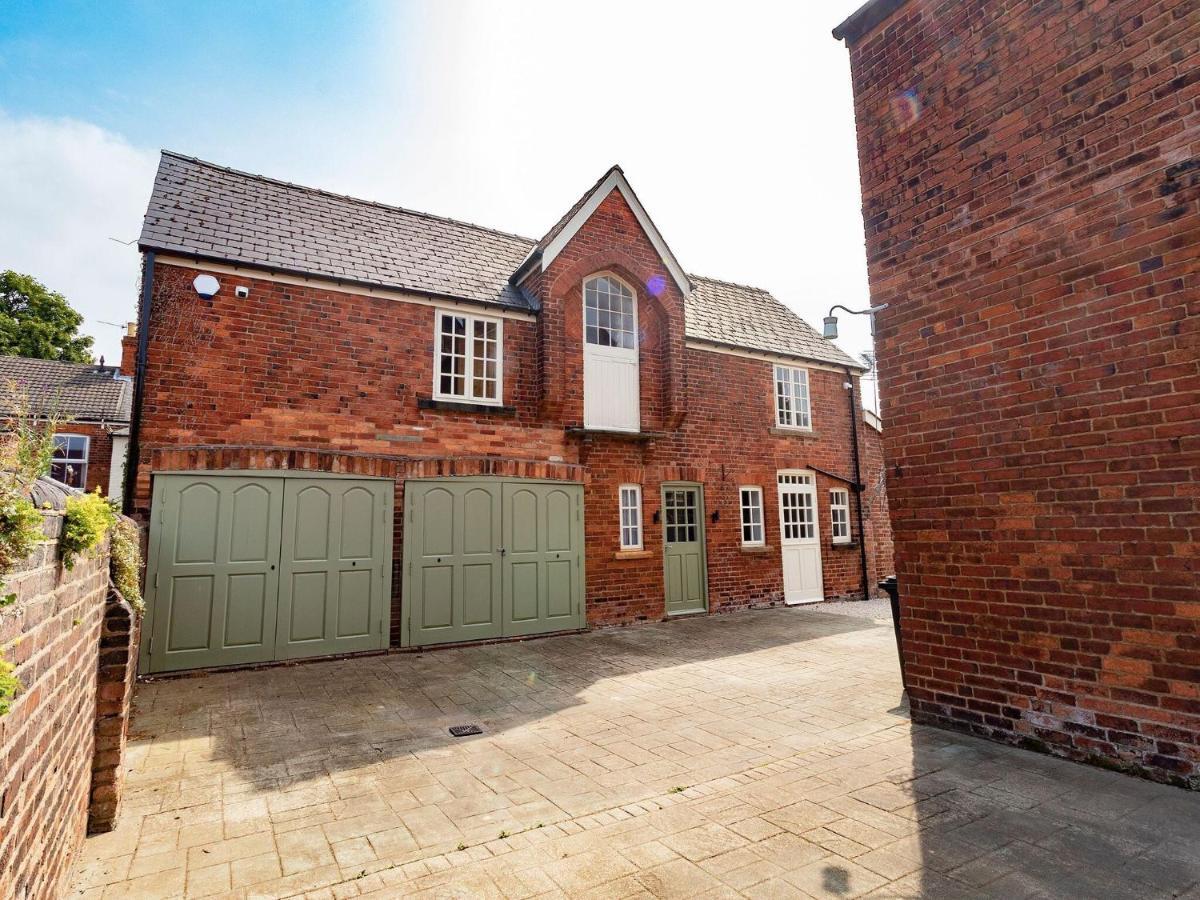 Beautifully Renovated 1880s Coach House With Hot Tub, On Edge Of Peak District Chesterfield