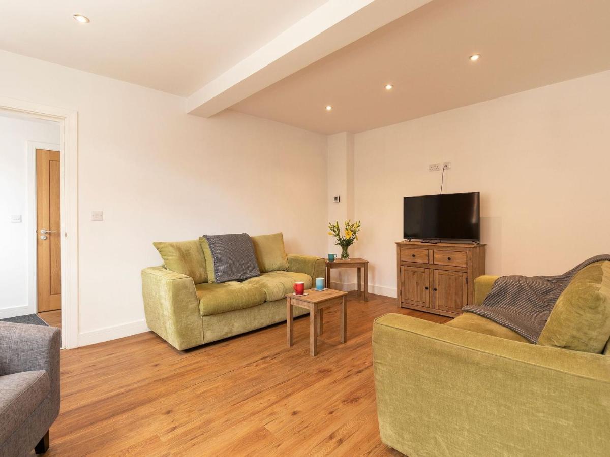 Beautifully Renovated 1880s Coach House With Hot Tub, On Edge Of Peak District Holiday home *