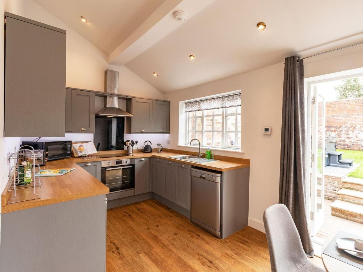Holiday home Beautifully Renovated 1880s Coach House With Hot Tub, On Edge Of Peak District