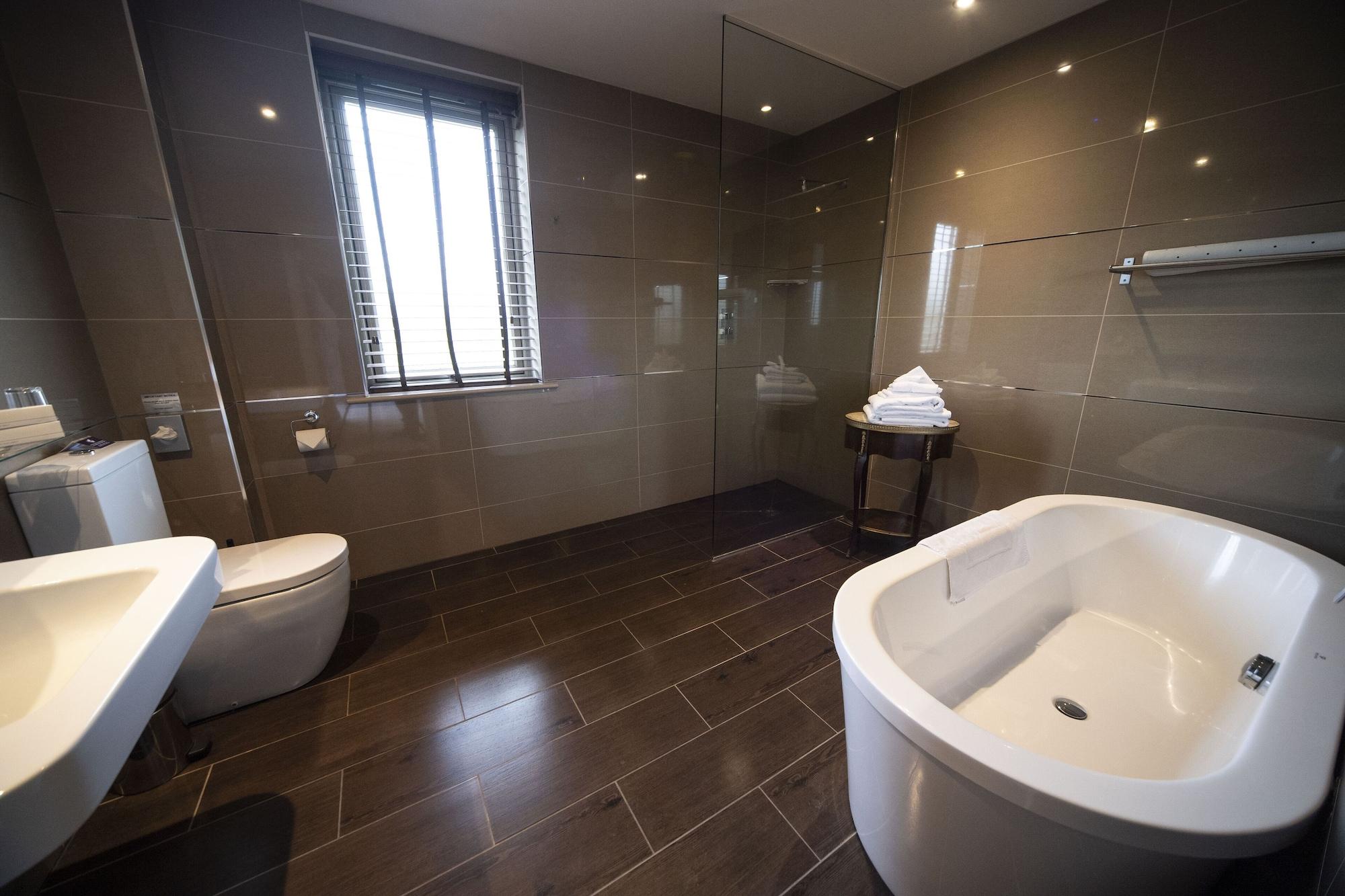 Peak Edge Hotel 4*