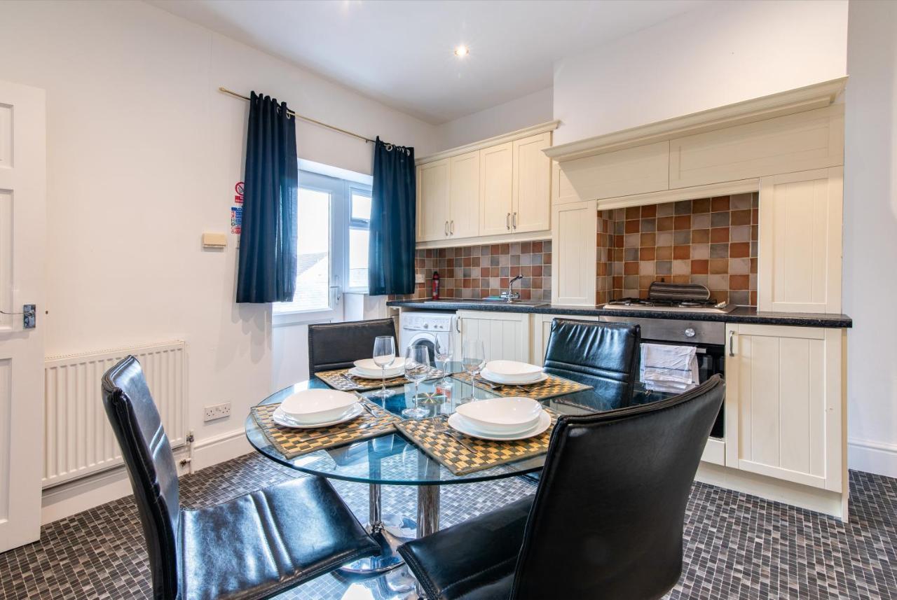 - 2 Bedroom Near Town Centre Chesterfield