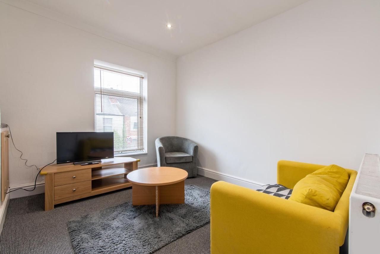 - 2 Bedroom Near Town Centre Apartment *