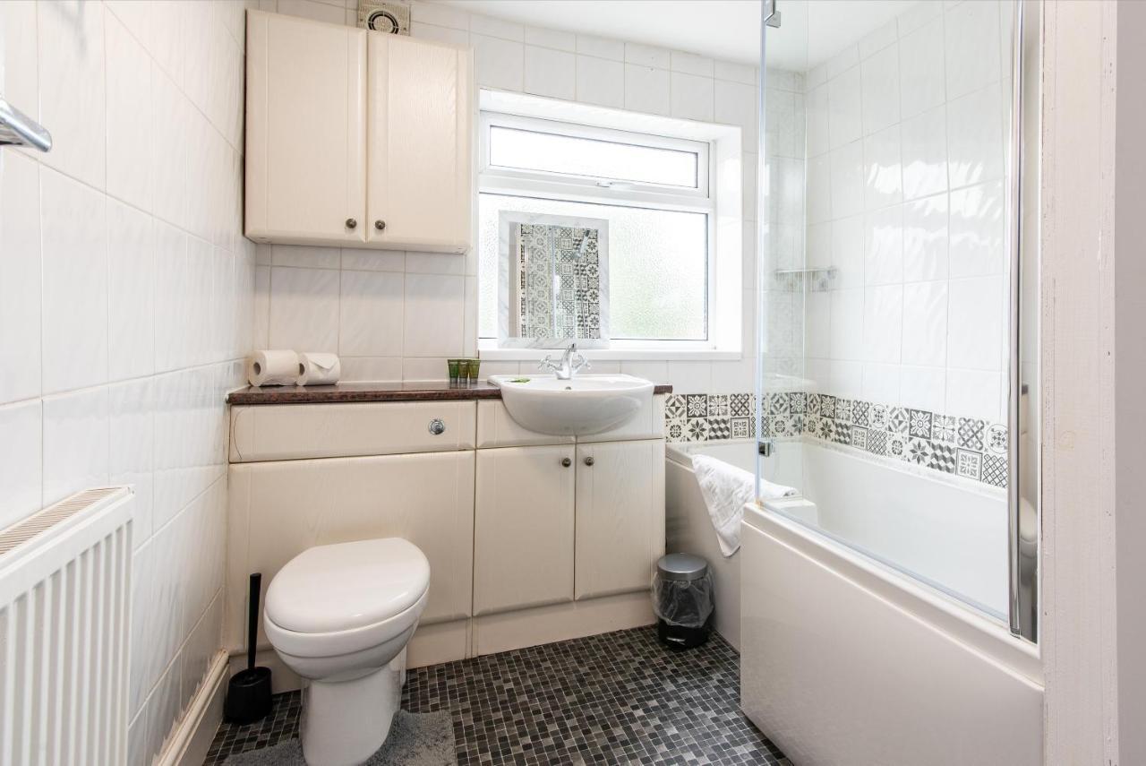 - 2 Bedroom Near Town Centre