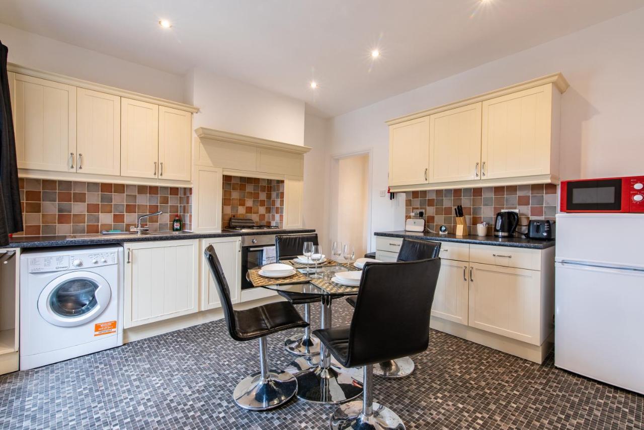 - 2 Bedroom Near Town Centre Chesterfield