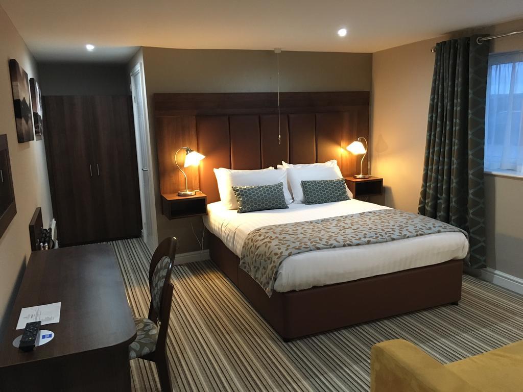 Twin Oaks Hotel 3*