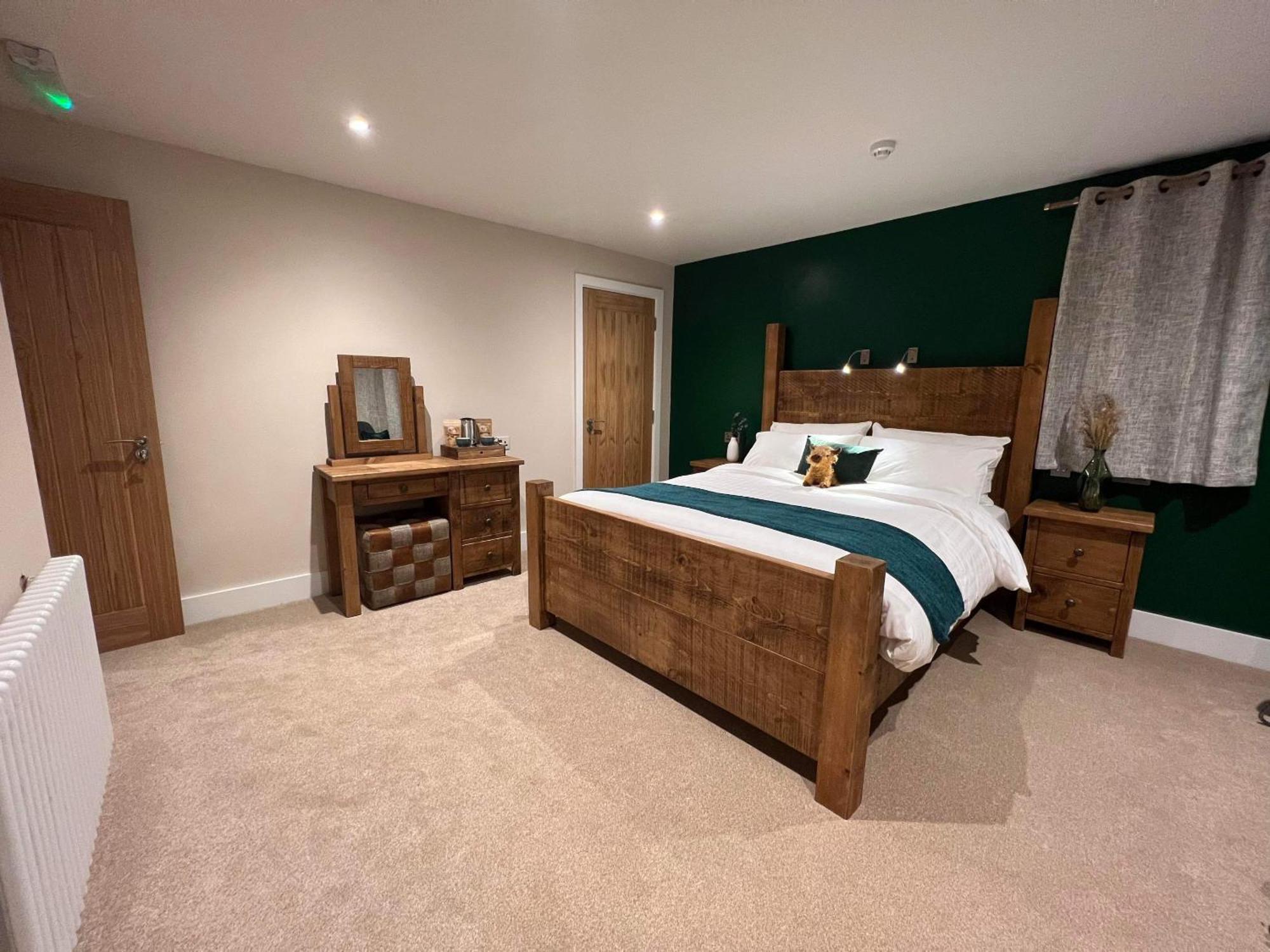 Bulls Head - Holymoorside 5* Chesterfield