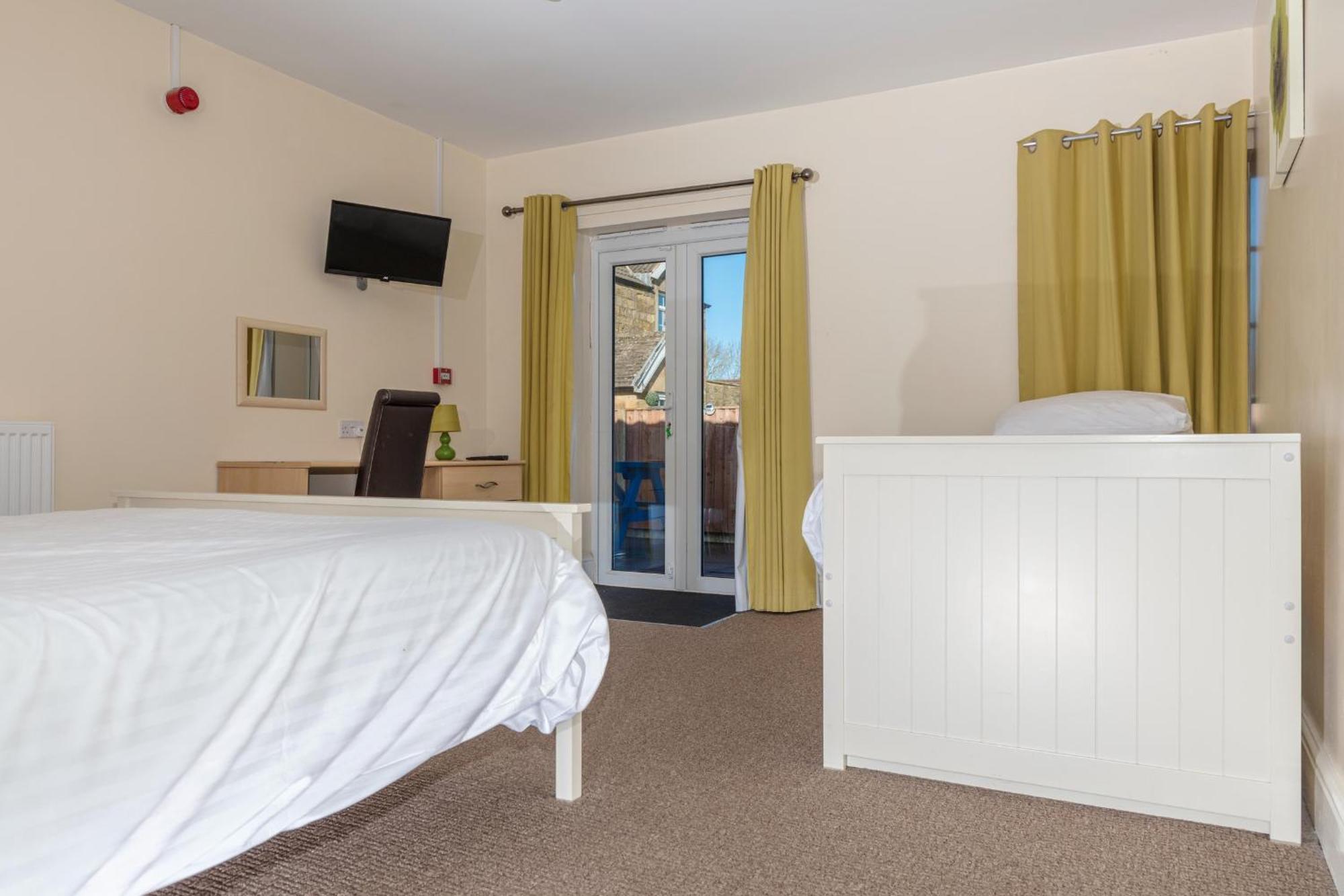 Whitton 4* Chesterfield