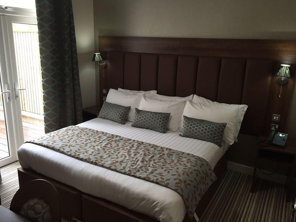 Twin Oaks Hotel 3*