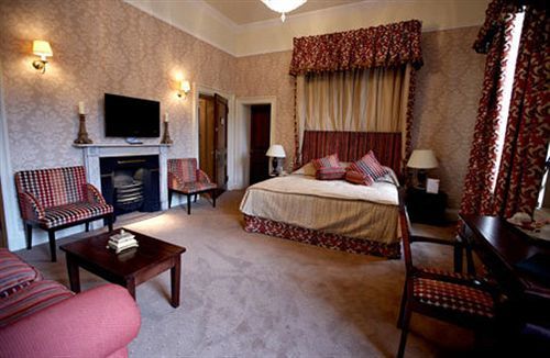 Ringwood Hall & 4*