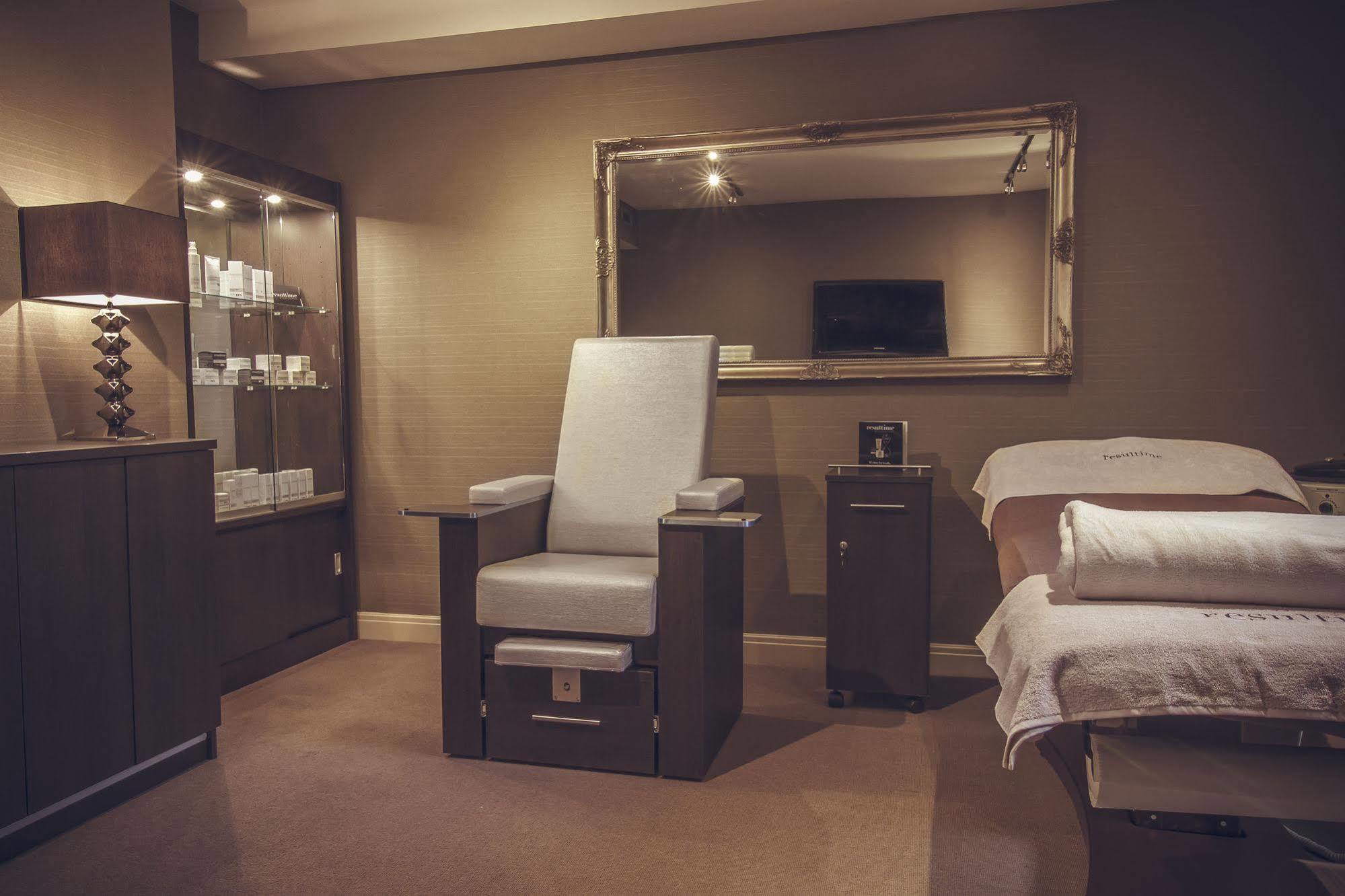 Peak Edge Hotel 4*