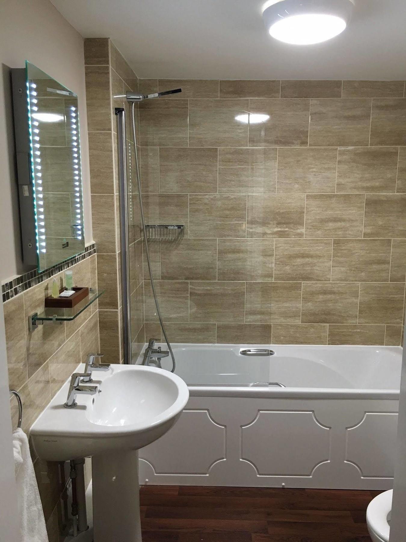 Hotel Twin Oaks 3*