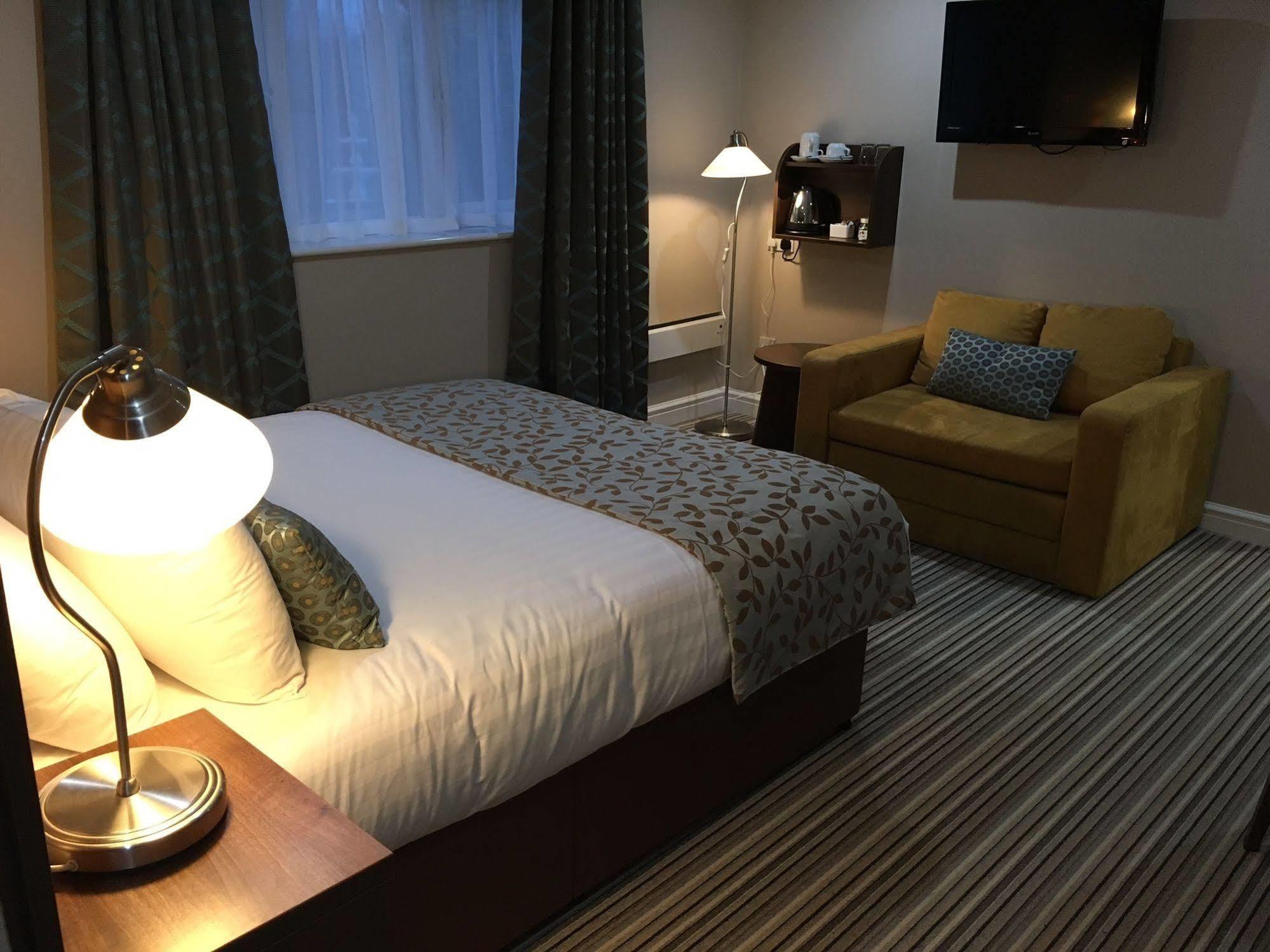 Hotel Twin Oaks 3*