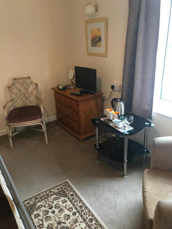 Flags Lodge - Not Open Bed & Breakfast *